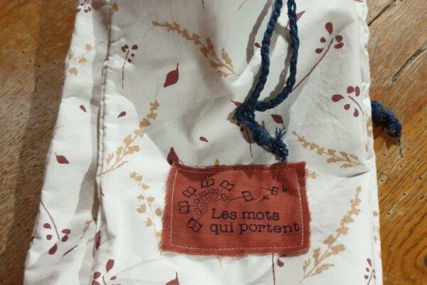 Acheter un livre sur notre site : une démarche solidaire. Pour vous remercier, nous vous offrons un sac en tissu, naturellement réutilisable. Un cadeau écoresponsable, 100% matières naturelles