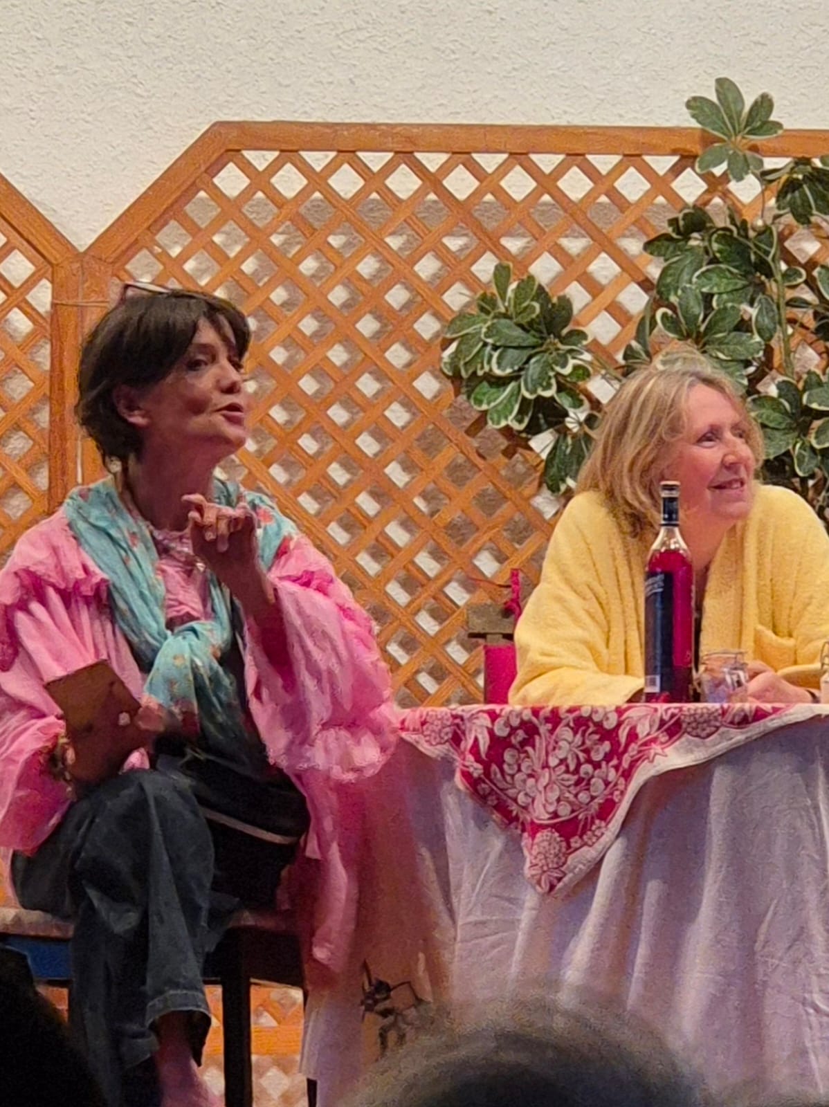 La troupe de théâtre LES MOTS QUI PORTENT présente DEUX FEMMES une pièce de Claude Broussouloux.