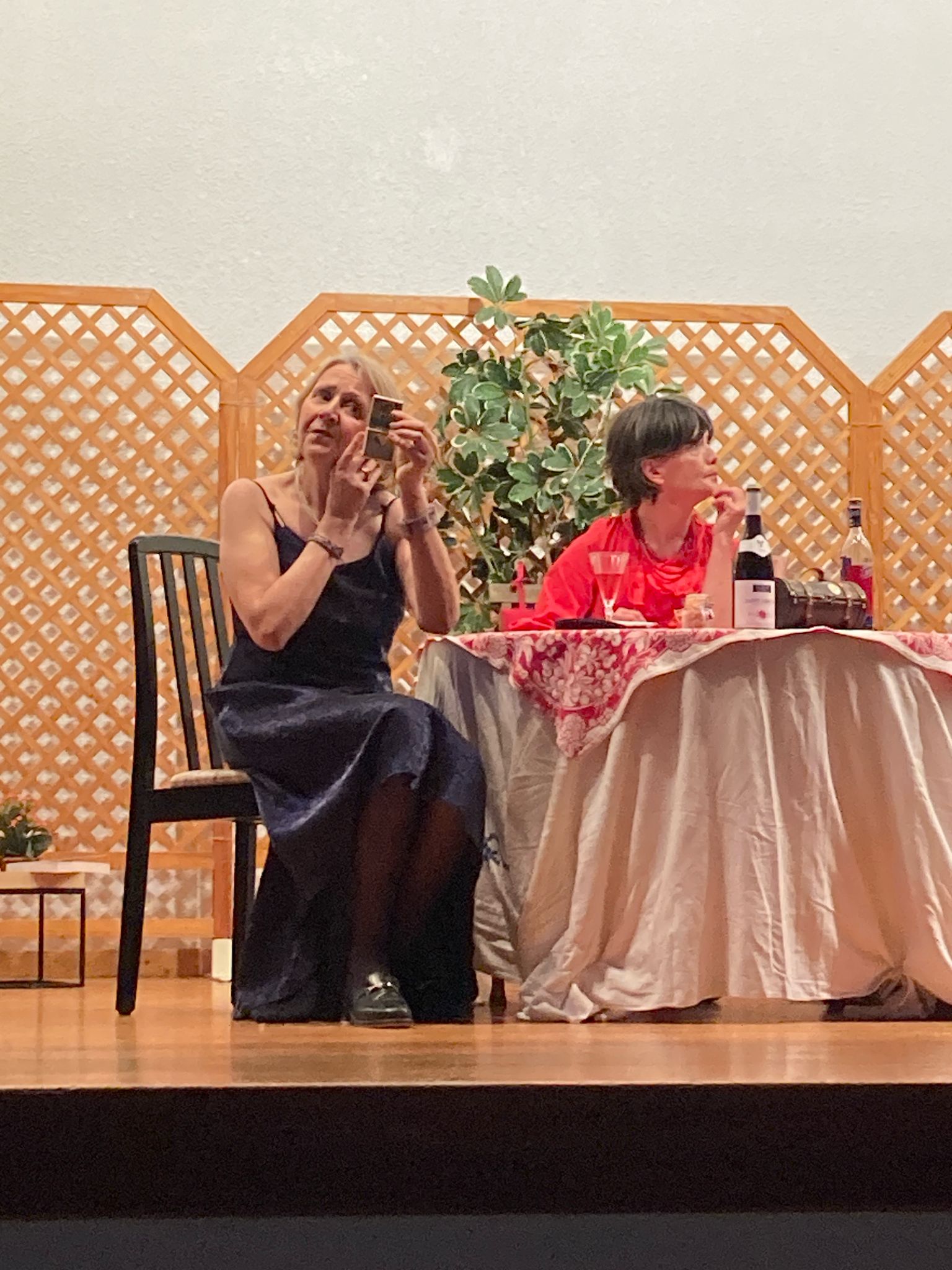 La troupe de théâtre LES MOTS QUI PORTENT présente DEUX FEMMES une pièce de Claude Broussouloux.