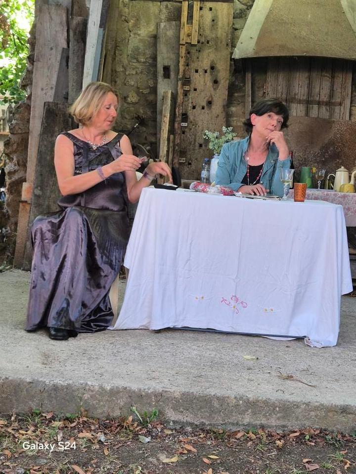 La troupe de théâtre LES MOTS QUI PORTENT présente DEUX FEMMES une pièce de Claude Broussouloux.